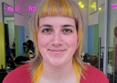 Frau Schneider Hairstyling in Wien - Haare Schneiden und Färben