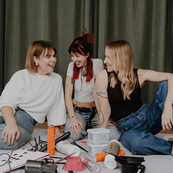 Frau Schneider - Stylistin Friseurin in Wien - Team 2 600x600 Frau Schneider Friseursalon Wien Team